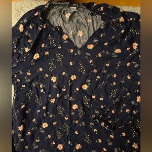 Old Navy Navy Floral 3/4 sleeve blouse